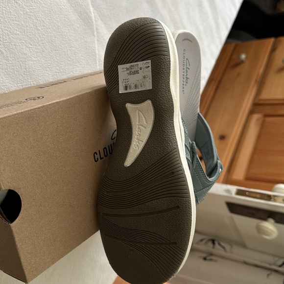 Clarks flip flops - cloud stoppers by Clark’s - Never worn - NIB blue, size 9 - Picture 3 of 5